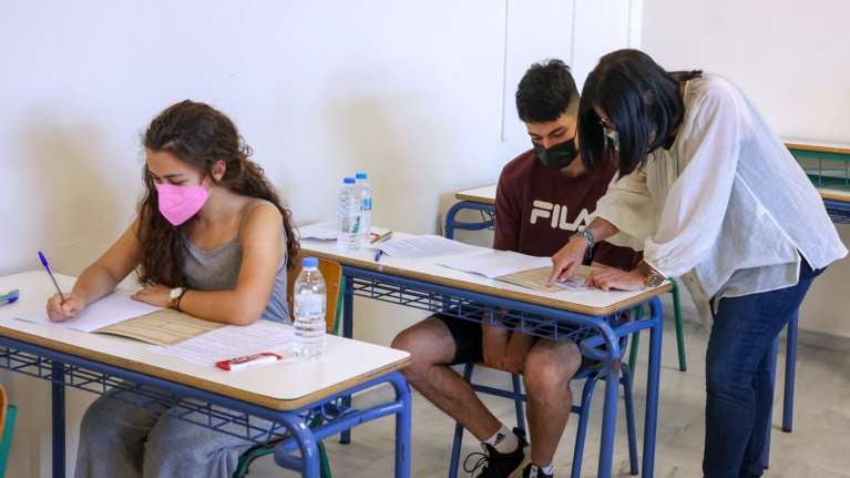 Τι είναι η &quot;ελληνική PISA&quot;: Όλα όσα πρέπει να γνωρίζετε για τις εξετάσεις που θα δώσουν 6.000 μαθητές στη χώρα