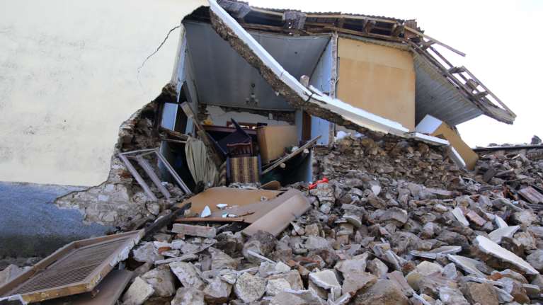 Σεισμός στην Ελασσόνα: Μη κατοικήσιμα πάνω από 1.500 σπίτια που ελέγχθησαν