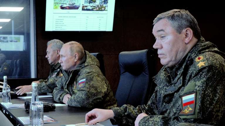 Ηandelsblatt: Ο ρωσικός χειμώνας του Πούτιν - Πώς η Μόσχα θέλει να διακόψει τη στήριξη της Δύσης στην Ουκρανία