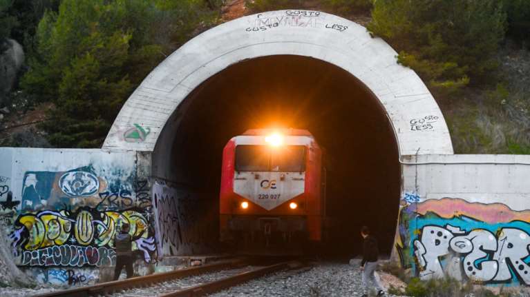 Αλλάζουν όλα στις μετακινήσεις από Δευτέρα: Πώς θα ταξιδεύουν οι ανεμβολίαστοι όλων των ηλικιών