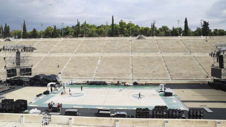 Καρέ-καρέ η μεταμόρφωση του Καλλιμάρμαρου σε... γήπεδο μπάσκετ- Προσοχή στις κυκλοφοριακές ρυθμίσεις