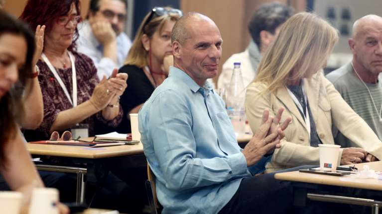 Με κορονοϊό ο Γιάνης Βαρουφάκης: Ευγνώμων που είχα εμβολιαστεί και με το μυαλό στους ανθρώπους του ΕΣΥ