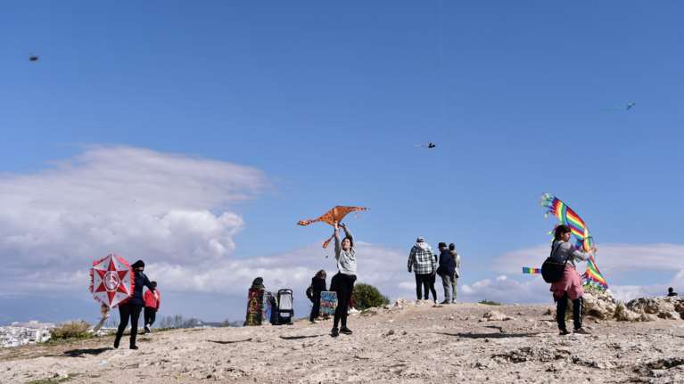 Καιρός: Με ηλιοφάνεια το πέταγμα του χαρταετού - Σε ποιες περιοχές θα βρέξει