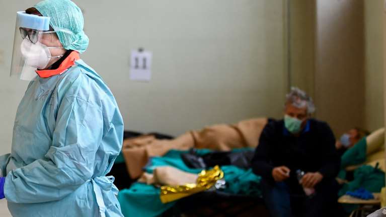 Κορονοϊός: Το επίκεντρο πλέον είναι η Ευρώπη - Πάνω από 2.000 νεκροί