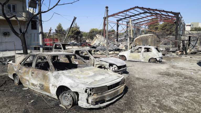 Φωτιά στην Αττική: H πύρινη λαίλαπα ξεκίνησε σχεδόν ταυτόχρονα από δύο σημεία - Τα σενάρια που εξετάζονται