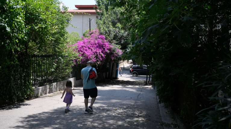 Καιρός: Ανεβαίνει η θερμοκρασία, στους 35 βαθμούς ο υδράργυρος - Πιο δροσερό το Σαββατοκύριακο