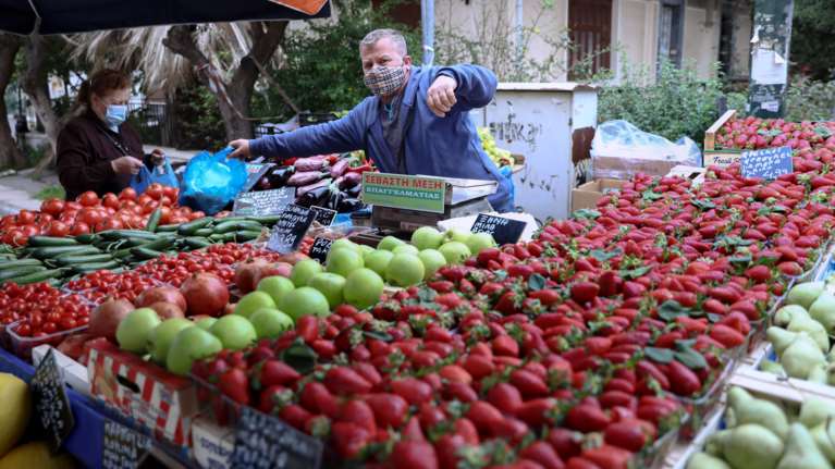Παραγωγοί λαϊκών αγορών: &quot;Είμαστε αγρότες, δεν είμαστε έμποροι&quot;- Διαφωνεί ο κλάδος στην εισαγωγή τεκμαρτού εισοδήματος