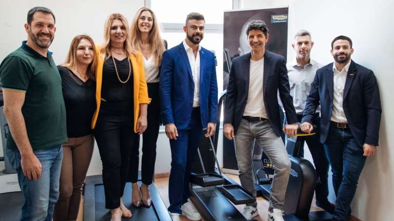 Σάκης Ρουβάς: H Technogym συνεργάζεται με τον κορυφαίο Έλληνα σταρ για καλό σκοπό