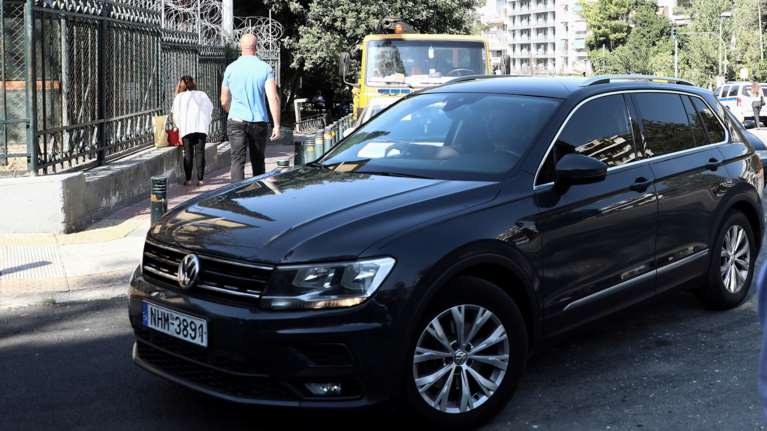 Ιπποκράτειο: Ελεύθερος με όρους ο γιατρός με το &quot;φακελάκι&quot; - Αναβλήθηκε για την Παρασκευή η δίκη του