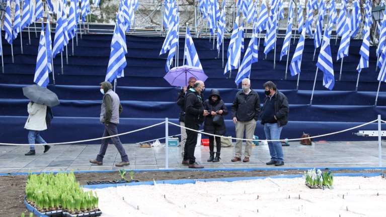 25η Μαρτίου: Όλα έτοιμα για την στρατιωτική παρέλαση - Στα γαλανόλευκα το Σύνταγμα με 200 σημαίες [εικόνες]