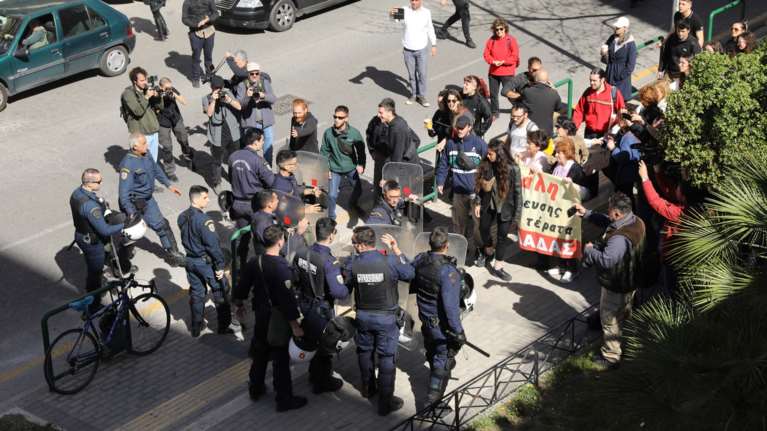Ενταση κατά τη μεταγωγή του Μίχου στην υπόθεση του Κολωνού
