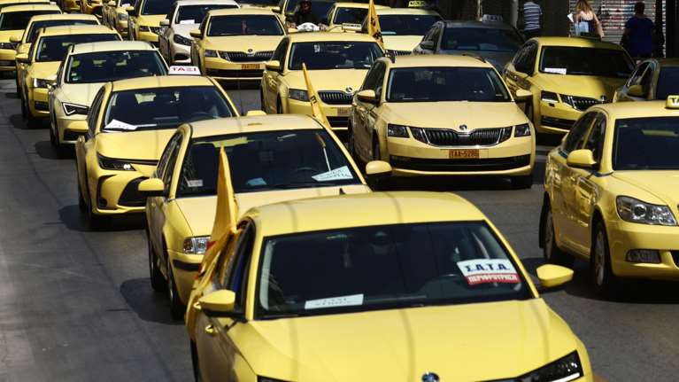 Απεργούν τα ταξί στην Αθήνα τη Δευτέρα - Με ποιον υπουργό είναι έξαλλοι οι οδηγοί