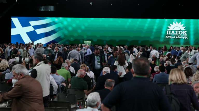 Καμπάνια του ΠΑΣΟΚ - ΚΙΝΑΛ για τις γυναικοκτονίες και την έμφυλη βία - &quot;Είμαστε μαζί σου&quot; [βίντεο]