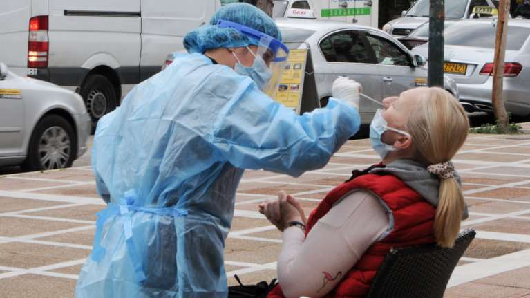 Κορονοϊός: Συναγερμός με 1.400 νέα κρούσματα σήμερα - 27 θάνατοι και 320 διασωληνωμένοι