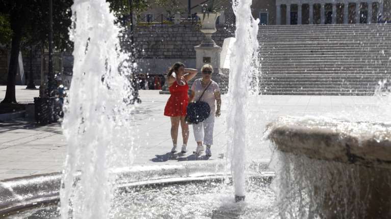 Ο καιρός σήμερα: Ανεβαίνει η θερμοκρασία, άνεμοι μέχρι και 8 μποφόρ - Νέα θερμή εισβολή το Σαββατοκύριακο