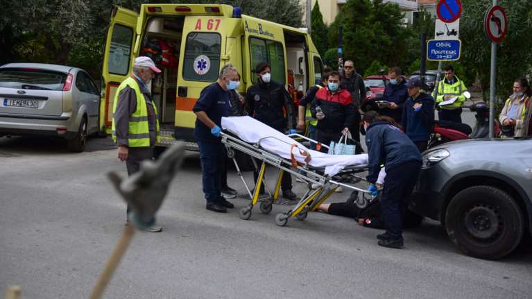 Βούλα: 59χρονη οδηγός παραβίασε το κόκκινο και χτύπησε 15χρονη μαθήτρια στη Βούλα- Με σοβαρές κακώσεις