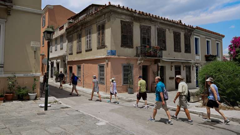 Κορονοϊός: &quot;Εκρηξη&quot; με 25.566 νέα κρούσματα και 5.022 επαναλοιμώξεις – 19 θάνατοι και 98 διασωληνωμένοι