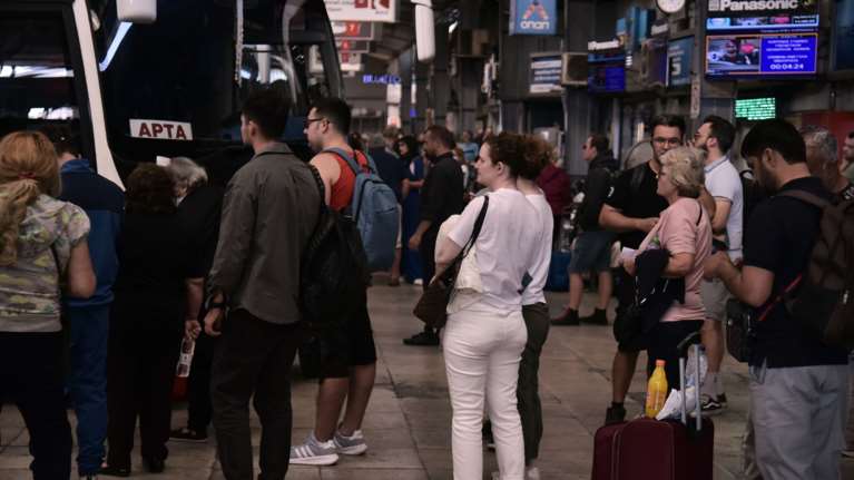 Δημοτικές εκλογές 2023: Εγκαταλείπουν με όλα τα μέσα την Αθήνα οι ετεροδημότες - Σε ετοιμότητα η Τροχαία