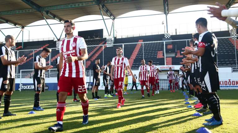 ΟΦΗ - Ολυμπιακός: Πρωτόγνωρη στιγμή - Με pasillo υποδέχτηκαν οι Κρητικοί τους πρωταθλητές Ελλάδας [Εικόνες]