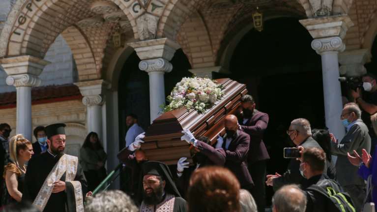 Θεσσαλονίκη: Τελευταίο αντίο στην Κατερίνα Βελλίδη - Συγκίνηση στην κηδεία της σιδηράς κυρίας της εφημερίδας &quot;Μακεδονία&quot;