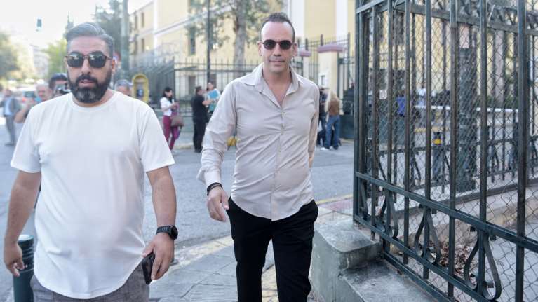 Πάνος Μουζουράκης για πατέρα Αντώνιο: Θα εμπιστευόμουν με κλειστά μάτια την κόρη μου στον πατέρα Αντώνιο