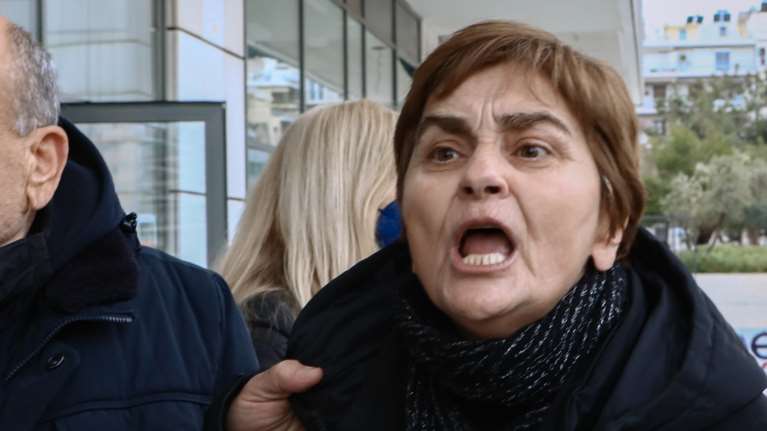 Δολοφονία Ελένης Τοπαλούδη: Οργή από τους γονείς της - Αναβλήθηκε για την Παρασκευή 20 Μαΐου η απόφαση