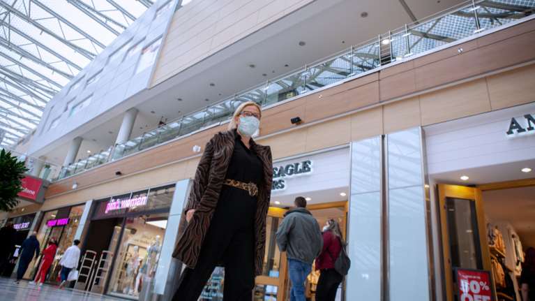 Πασχαλινό ωράριο: Ανοικτά την Κυριακή εμπορικά καταστήματα και σούπερ-μάρκετ