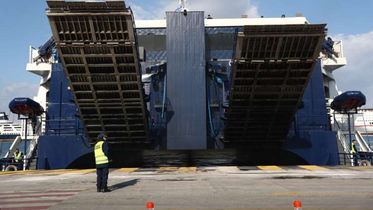 Αναστάτωση στο λιμάνι της Πάτμου - 34χρονος έπεσε από το πλοίο στη θάλασσα