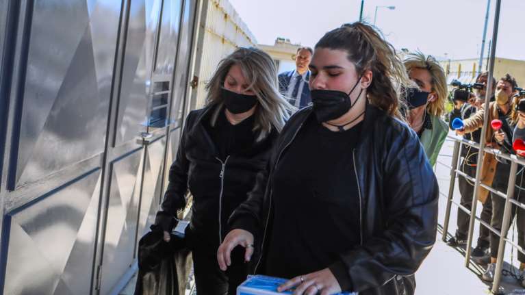 Πισπιρίγκου: Εξαλλες η αδερφή και η μητέρα της με Λιάγκα - Σκορδά για το ζεϊμπέκικο μετά τον θάνατο της Μαλένας