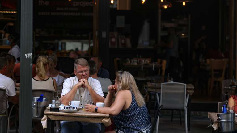 Ψηφιακή κάρτα εργασίας: Αύξηση 637% στις δηλωθείσες υπερωρίες στον τουρισμό