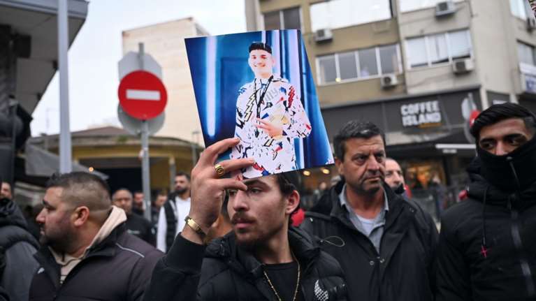 Θεσσαλονίκη: &quot;Η ζωή του 16χρονου κρέμεται από μία κλωστή, δεν αντιδρά&quot; - Σε ένα θαύμα ελπίζουν οι συγγενείς του