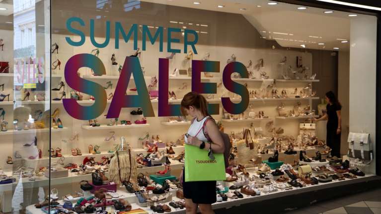 Εκπτώσεις: Πότε ξεκινούν και πόσο θα διαρκέσουν - Η πρώτη Κυριακή με ανοικτά τα καταστήματα