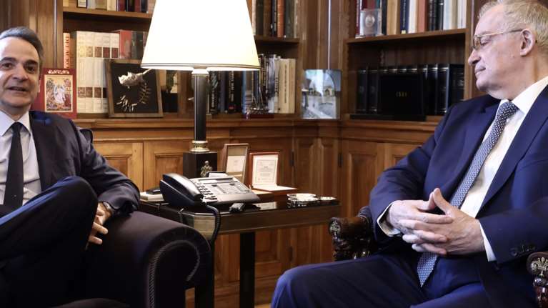 Πρώτη συνάντηση Μητσοτάκη - Τασούλα: "Οι εμπορικοί πόλεμοι έχουν μόνο χαμένους και κανέναν κερδισμένο"