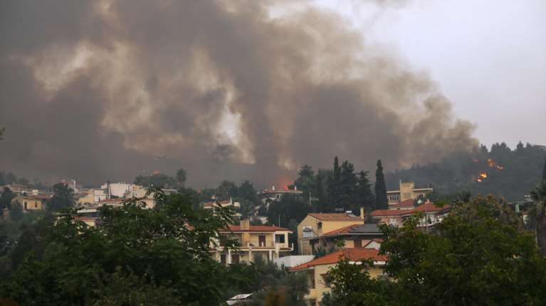 Στο πειθαρχικό γνωστή δικηγόρος για ανάρτηση σοκ: &quot;Κάνω προσευχή και βουντού να καεί η Εκάλη και το Καστρί&quot;