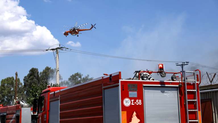 Φωτιά στο Μάζι Βοιωτίας: Στην πυρκαγιά επιχειρούν και εναέρια μέσα