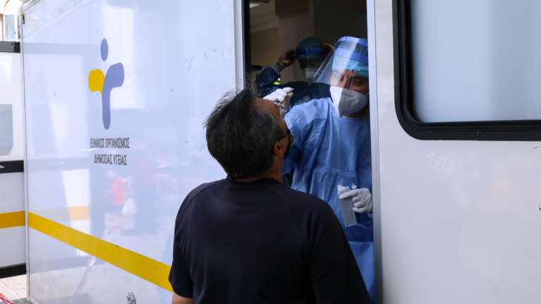 ΕΟΔΥ: Αυτά είναι τα 132 σημεία όπου θα γίνουν δωρεάν rapid test την Πέμπτη