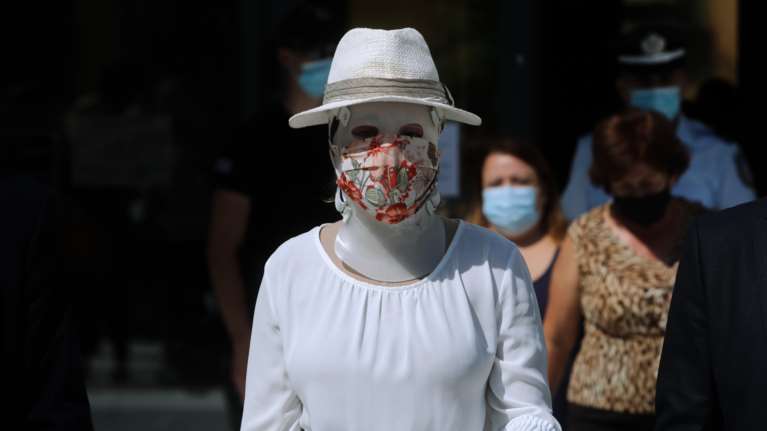 Αποκάλυψη - σοκ από τη γιατρό της Ιωάννας: &quot;Τα σημεία χωρίς τραύματα είναι από τα γόνατα και κάτω&quot; - Γιατί φορά τη μάσκα