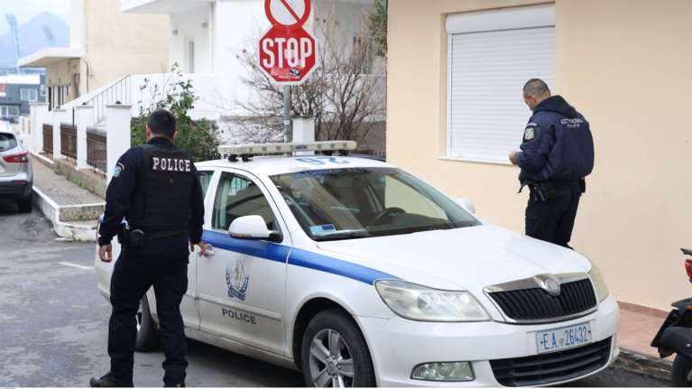 Βόλος: 27χρονος χτύπησε τη μητέρα του και απείλησε να σκοτώσει τον πατέρα του