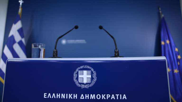 Η κυβέρνηση απαντά στον Τσίπρα για τις φωτιές: Όλοι θυμούνται - Μερικές φορές το σιγάν είναι κρείττον του λαλείν