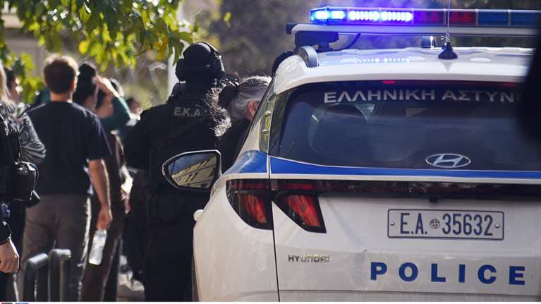 Δολοφονία 59χρονου στη Λαμία:  &quot;Μου έβρισε τη μάνα και καλά του έκανα&quot; - Βρέθηκαν ματωμένο μπουφάν και δεκάδες μαχαίρια και ξίφη