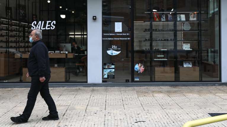 &quot;Κραυγή&quot; αγωνίας από τον Εμπορικό Σύλλογο Αθήνας: &quot;Καταστροφικό να χαθεί και η περίοδος των εκπτώσεων&quot;