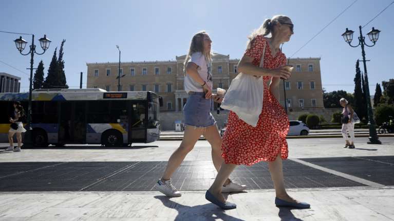 Κορυφώνεται το κύμα καύσωνα με 43 βαθμούς την Τετάρτη - Το νέο επικαιροποιημένο δελτίο της ΕΜΥ
