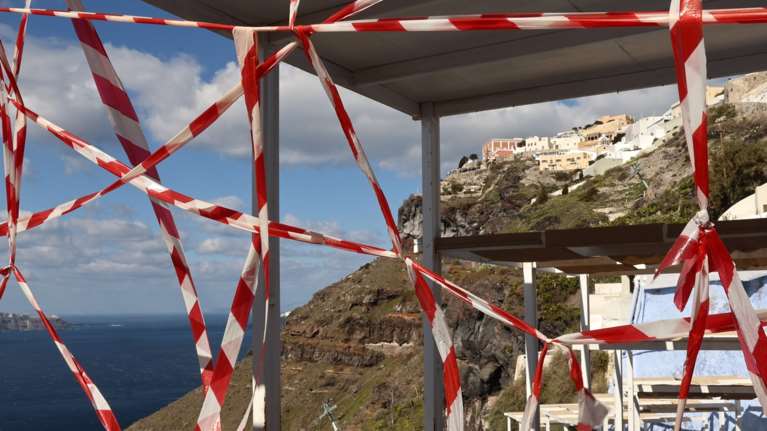 Σεισμοί στις Κυκλάδες: Κλειστά σχολεία για μια εβδομάδα σε Σαντορίνη, Αμοργό, Ίο και Ανάφη - Τι πρέπει να κάνουν οι κάτοικοι