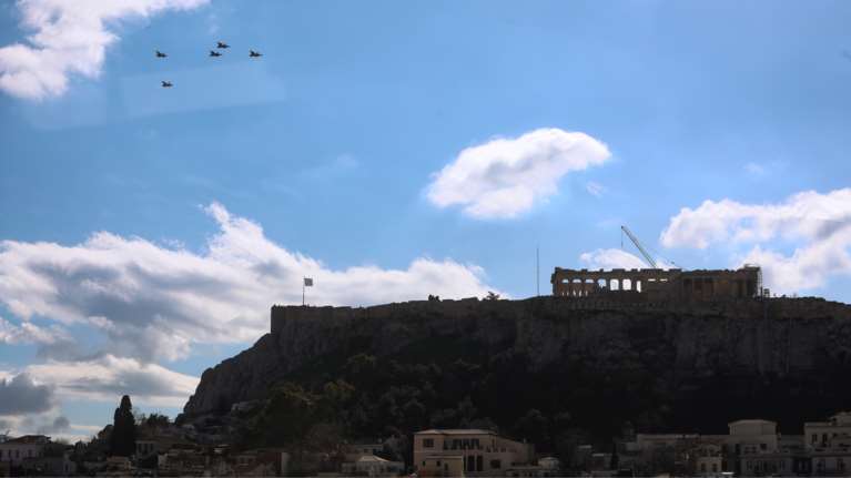 Αιχμές από ΣΥΡΙΖΑ, ΚΙΝΑΛ και ΚΚΕ για το σποτάκι με τα Rafale: Μικροκομματική οικειοποίηση με λεφτά των φορολογουμένων