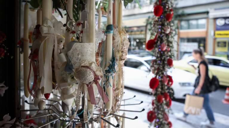 Πασχαλινό ωράριο: Ανοιχτά αύριο Κυριακή τα καταστήματα - Πώς θα λειτουργήσουν τη Μεγάλη Εβδομάδα