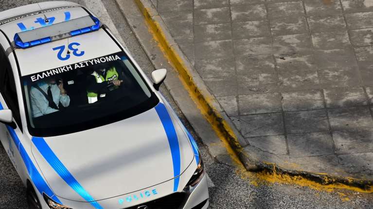 Άκουγε τις συχνότητες της ΕΛΑΣ ο 40χρονος αστυφύλακας που συμμετείχε σε κύκλωμα μαστροπείας - Το τηλεφώνημα που τον ξεσκέπασε