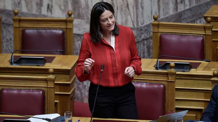 Κατατέθηκε στη Βουλή η διάταξη για τη μείωση των ασφαλιστικών εισφορών