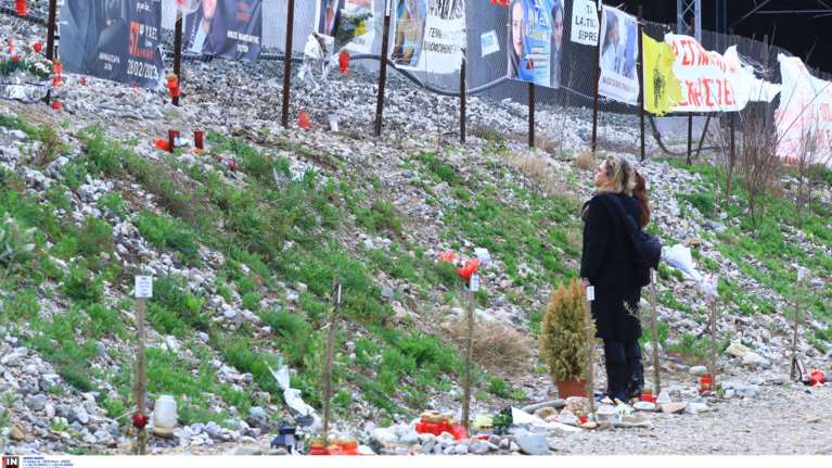 Τέμπη: Οργή από τους συγγενείς των θυμάτων για την αποφυλάκιση του σταθμάρχη - "Τι περιμένουν; Να πάμε να τον σκοτώσουμε;"