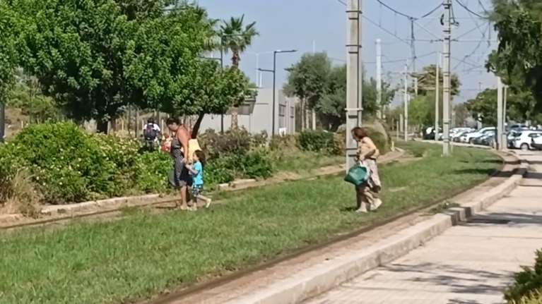 Πεζός παρασύρθηκε από τραμ στη Γλυφάδα - Τραυματίστηκε σοβαρά [βίντεο]