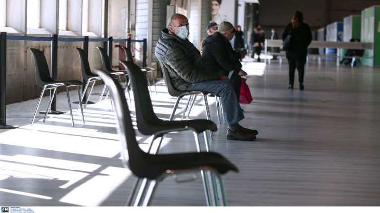 Κορονοϊός: Πώς "κόλλησαν" οι εμβολιασμοί στην Ελλάδα σε ένα γράφημα- Από τις πρώτες θέσεις...τελικά η χώρα εξαφανίζεται